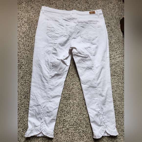 Crown & Ivy Cropped Ruffle Hem Jean - Picture 2 of 4